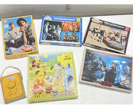 A selection of assorted vintage children's puzzles including Star Wars etc 