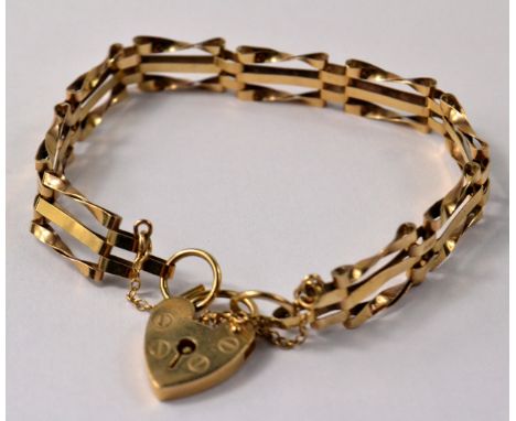 9ct gold twisted gate bar bracelet &amp; lock.Gross weight approx 7.5g