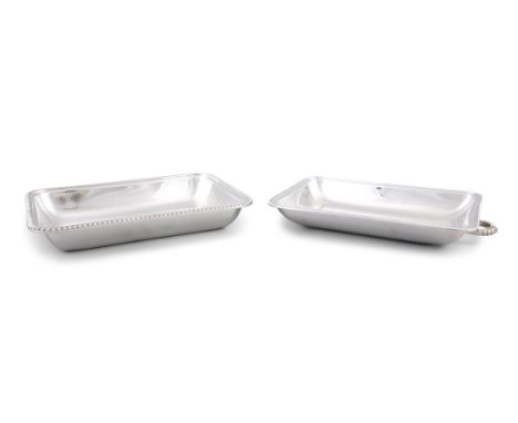 A SILVER ENTREE DISH Sheffield c. 1960, makers mark of William Hutton & Sons Ltd, of rectangular form, the top with twin ring