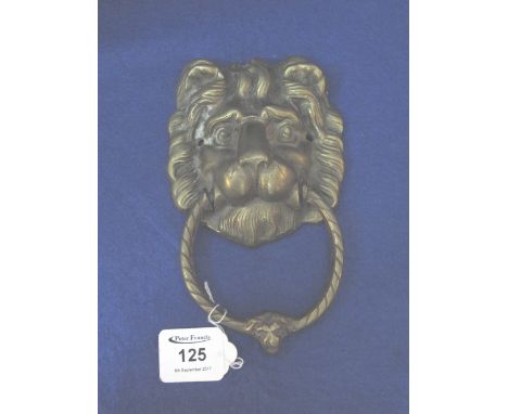 Brass lion mask door knocker.  (B.P. 24% incl. VAT)   CONDITION REPORT:  No obvious damage.  Size height: 19cm.  Width: 11cm.