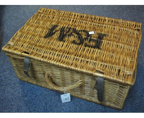 Wicker picnic basket the top marked F&M.(B.P. 24% incl. VAT)   CONDITION REPORT:  Measurements: 34 x 50 x 20cm approx