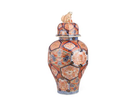 JAPANESE IMARI PORCELAIN BALUSTER COVERED JAR MEIJI PERIOD, LATE 19TH/EARLY 20TH CENTURY the faceted body forms hexagonal car