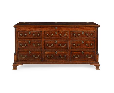GEORGE III OAK MULE CHEST   LATE 18TH/EARLY 19TH CENTURY with a hinged mahogany crossbanded lid, above six false drawers and 