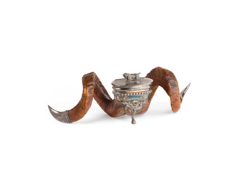 SILVER PLATE MOUNTED RAM’S HORN TABLE SNUFF MULL, BY WALKER &amp; HALL, SHEFFIELD   LATE 19TH CENTURY with double curled horn