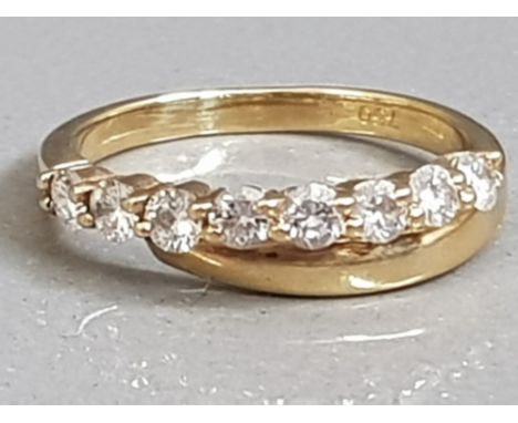 18CT GOLD DIAMOND HALF ETERNITY RING 3.7G SIZE M