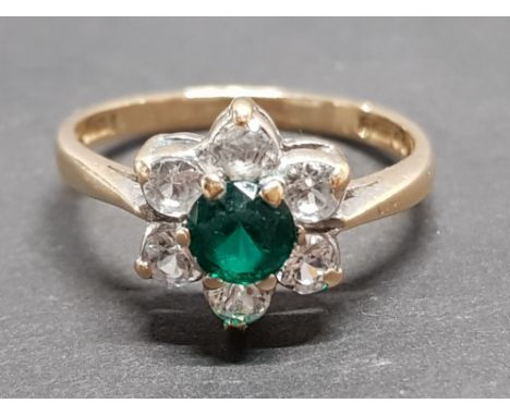 9CT GOLD FANCY GREEN AND WHITE STONE CLUSTER RING 3 2G SIZE P