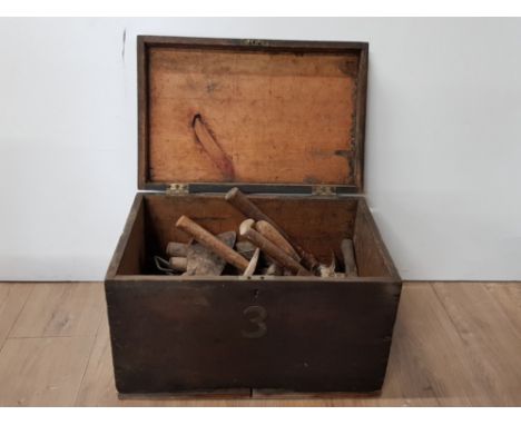 A VINTAGE WOODEN TOOLCHEST CONTAINING A LOT OF MISCELLANEOUS TOOLS SUCH AS HAMMERS CHISELS ETC