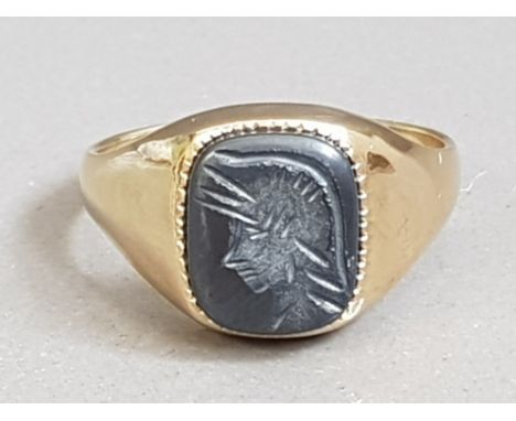 9CT GOLD BLACK ONYX STYLE RING 4.4G SIZE V1/2