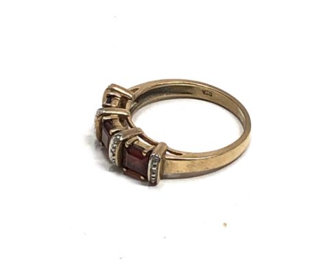 9ct gold garnet &amp; diamond ring 2.7g