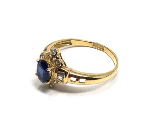 18ct Gold Synthetic Sapphire &amp; Clear stone Ring (3.1g)