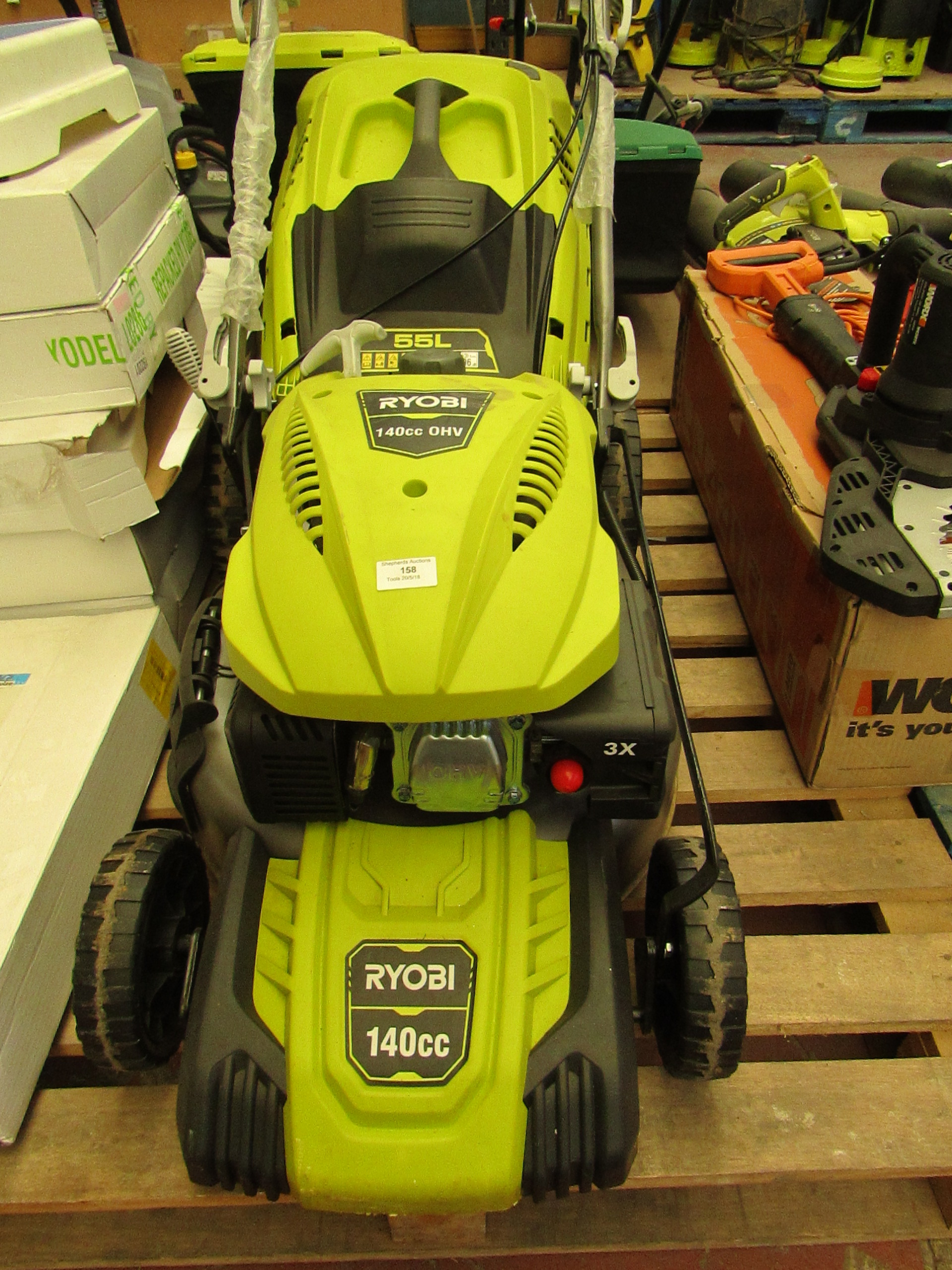Ryobi 140cc OHV petrol lawnmower, 46cm deck with 55 lire grass box