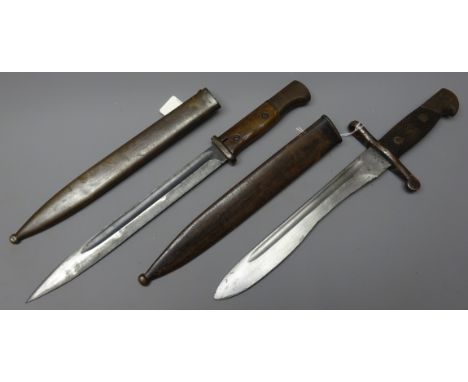 Spanish Model 1941 Bolo bayonet, the 24cm blade marked FN Toledo, in metal scabbard, and a German 1884-98 knife bayonet with 