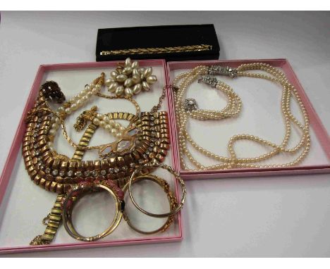 Various costume jewellery including faux pearl necklace etc