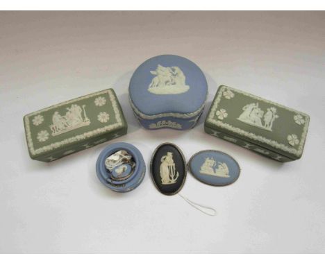 Wedgwood Jasperware items including trinket boxes, brooches etc