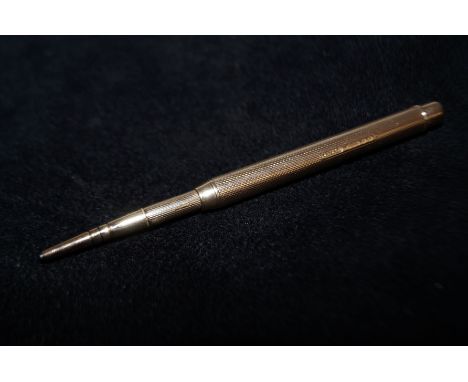 9 carat gold propelling pencil with engine turned body and vacant cartouche, by Sampson Mordan, weight 16.4 grams, overall le