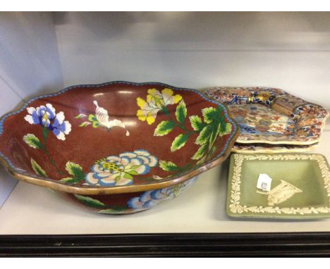Lot to include a floral ceramic bowl, a small green Wedgewood dish and two floral patterned ceramic dishes.