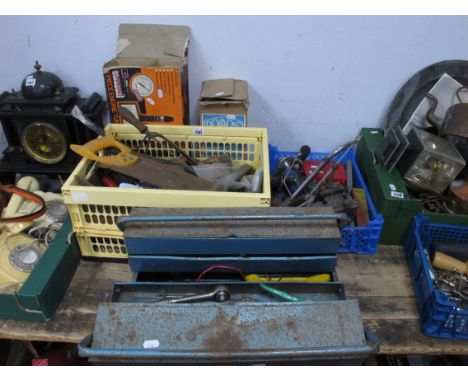 Tools, to include vice, Eclipse saw, Marples drill, file crowbar, various others, filled folding tool box, Hawk four piece en