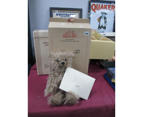 A Steiff Collectors Teddy Bear, 'Grizzly Ted' limited edition 1851/2000 with certificate and original box.