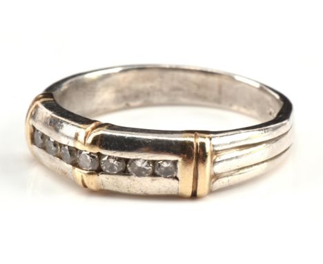 Diamond bi coloured ring, set with round brilliant cut diamonds in a channel setting, with a total estimated weight 0.14 cara