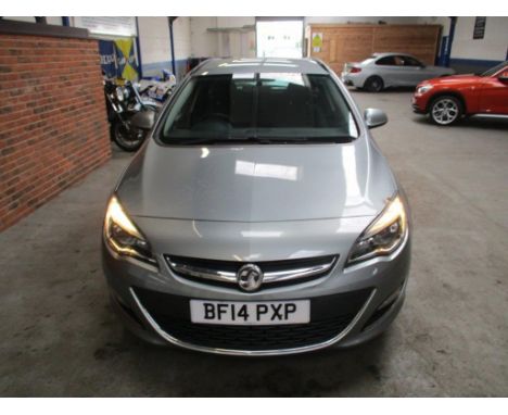 Make &amp; Model: Vauxhall Astra SRiDate of Reg: BF14 PXPColour: Silvercc: 1598MoT: 14-05-2022Fuel Type: PETROLMileage: 52kTr