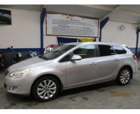 Make &amp; Model: Vauxhall Astra SEDate of Reg: DY11 ZXEColour: Silvercc: 1598MoT: 29-12-2021Fuel Type: PETROLMileage: 102kTr