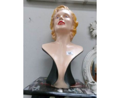 A Marilyn Monroe bust.