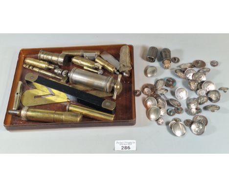 Collection of vintage Livery buttons, together with other oddments including vintage spirit level, brass lighters, penknife e