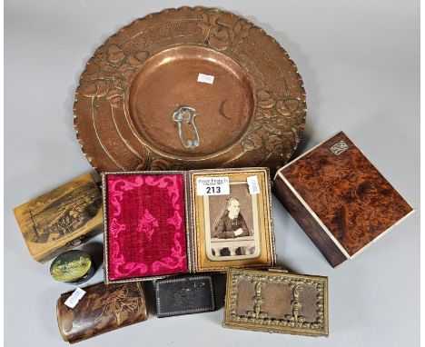 Tray of oddments to include: Arts and Crafts copper dish, decorated with acorns and leaves, 19th century snuff box, Daguerreo