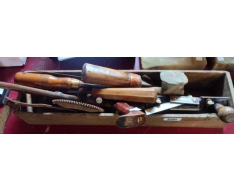 A wooden box containing a quantity of assorted hand tools including Record No.735 plane, Eclipse pad handle hacksaw, etc.