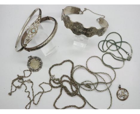 Mixed silver jewellery including bangles and pendants. UK P&amp;P Group 1 (£16+VAT for the first lot and £2+VAT for subsequen