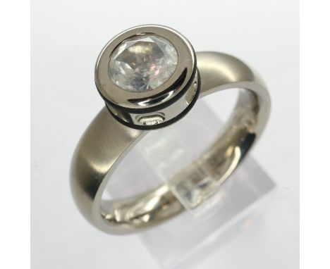 Titanium solitaire ring set with cubic zirconia, size U, 3.8g. UK P&amp;P Group 0 (£6+VAT for the first lot and £1+VAT for su