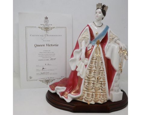 Royal Worcester figurine, Queen Victoria, limited edition 335/4500, with plinth and CoA, no chips or cracks, H: 23 cm. UK P&a