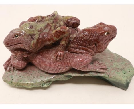 Carved single piece hardstone figural group of lizards, L: 19 cm. UK P&amp;P Group 2 (£18+VAT for the first lot and £3+VAT fo