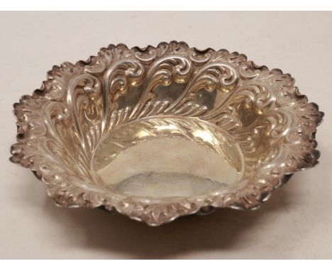 Hallmarked silver ornate dish, D: 90 mm, 27g. UK P&amp;P Group 1 (£16+VAT for the first lot and £2+VAT for subsequent lots) 
