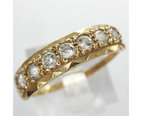 9ct gold ring set with cubic zirconia, size T, 2.0g. UK P&amp;P Group 0 (£6+VAT for the first lot and £1+VAT for subsequent l