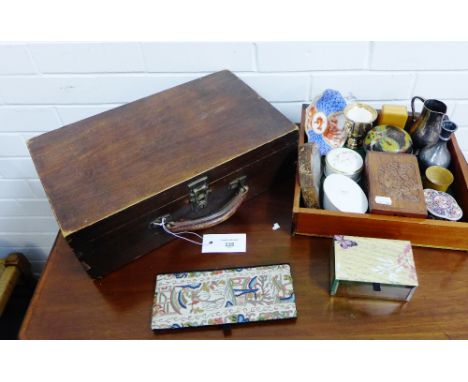 A mixed lot to include Cloisonne box and cover, wooden boxes, porcelain trinket jars, a Meissen dish (a/f) etc., together wit
