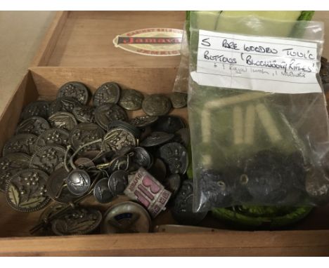A collection of good buttons in some for Bloomsbury Rifles, cased portrait photo etc.