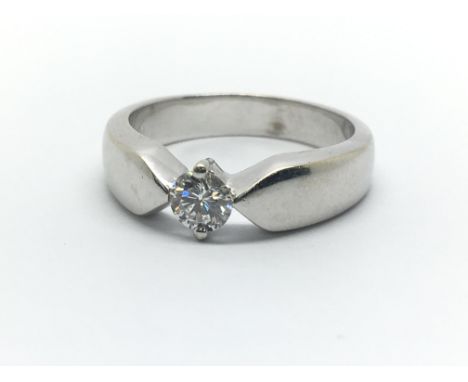 An 18ct white gold and solitaire diamond ring, approx 0.30ct, ring size approx K/L