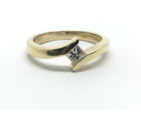 An 18ct yellow gold and princess cut diamond ring, approx 0.25ct, ring size approx N