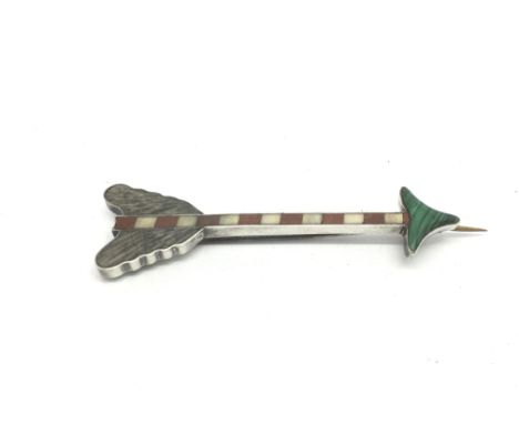 A Victorian Scottish silver and agate arrow shaped brooch, approx diameter 8cm.