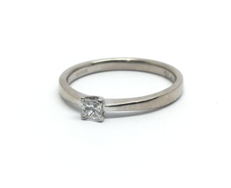 An 18ct white gold ring having single princess cut solitaire diamond, approx 0.15ct, ring size approx M/N