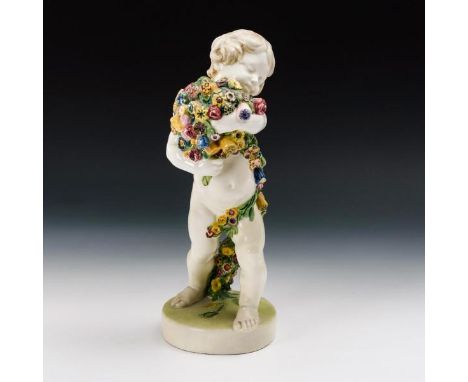 Stehender Putto mit Blumengirlande auf Rundsockel Wiener Manufaktur Friedrich Goldscheider. Firmenmarken (GS 14 Adler, ca. 19