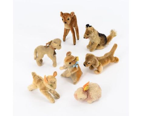 7 kleine Steiff-Tiere    6x mit Knopf im Ohr gemarkt.        1960er Jahre und jünger.                    Mohairplüsch, Wolle.