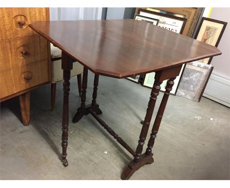 Gate leg table with drop leaf