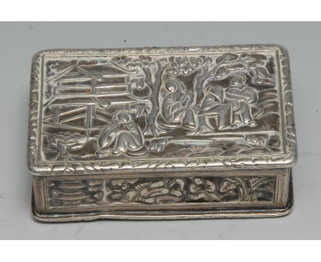 A Chinese China Trade period rounded rectangular snuff box, in relief overall with figures in genre scenes, gilt interior, 6.