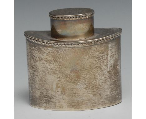 A Victorian silver navette shaped tea caddy, push-fitting cover, 10cm wide, Deakin &amp; Francis, Birmingham 1900, 152g