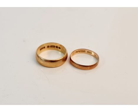 A hallmarked 9ct yellow gold wedding band ring, ring size P, approx. weight 4.7gms, with a hallmarked 9ct yellow gold wedding