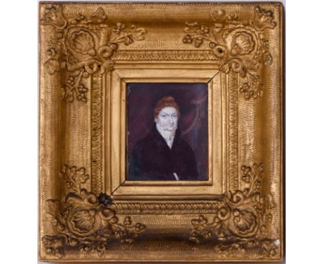 Paire de miniatures sur ivoire, XIXe s, représentant le portrait en buste de trois-quart de deux gentilshommes, dans leurs en
