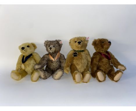 Four Steiff Collectors bears, to include versions by Danbury Mint for Steiff, with certificates, including a 2012 year bear, 