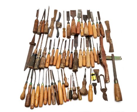 Collection of various vintage tools, to include chisels, screwdrivers and spokeshaves etc. 